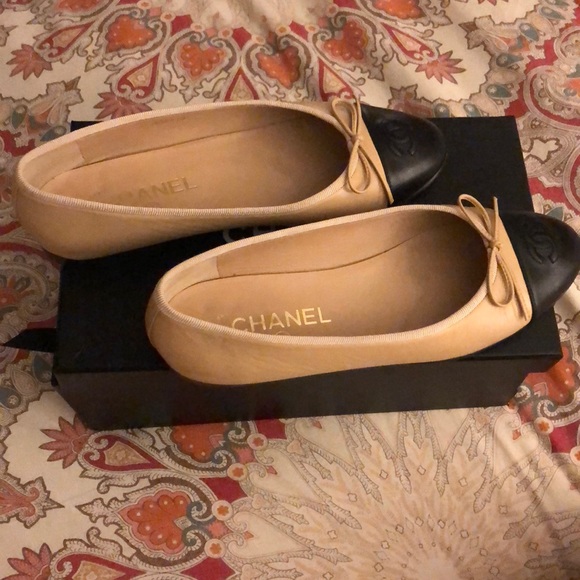 beige/black chanel flats - Picture 2 of 4